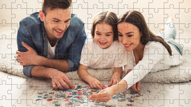 Fare un puzzle permette di trascorrere del tempo insieme